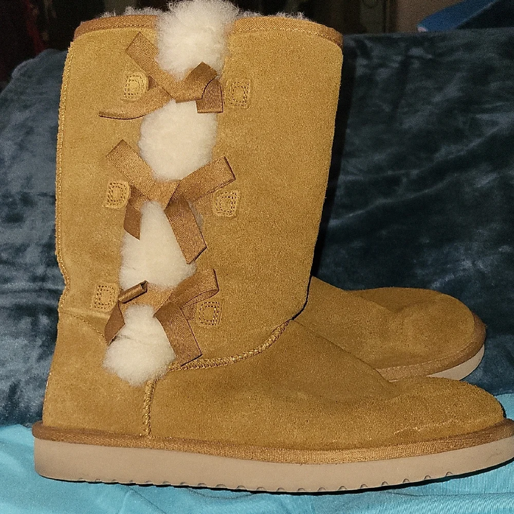Koolaburra Tan Suede Winter Boots with Bow Details - Picture 1 of 5